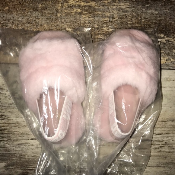 BRAND NEW SEASHELL PINK UGGS! - Picture 4 of 5